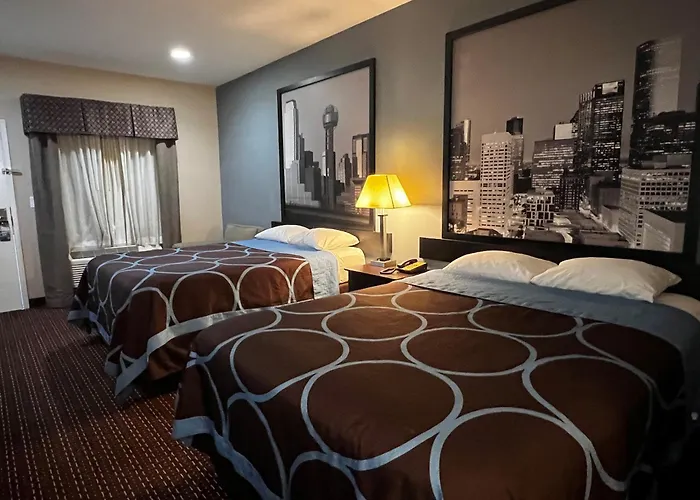 Super 8 By Wyndham Center