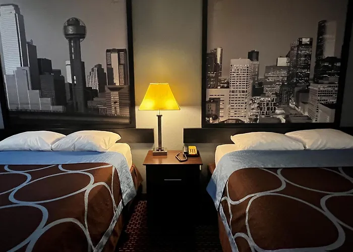 Super 8 By Wyndham Center