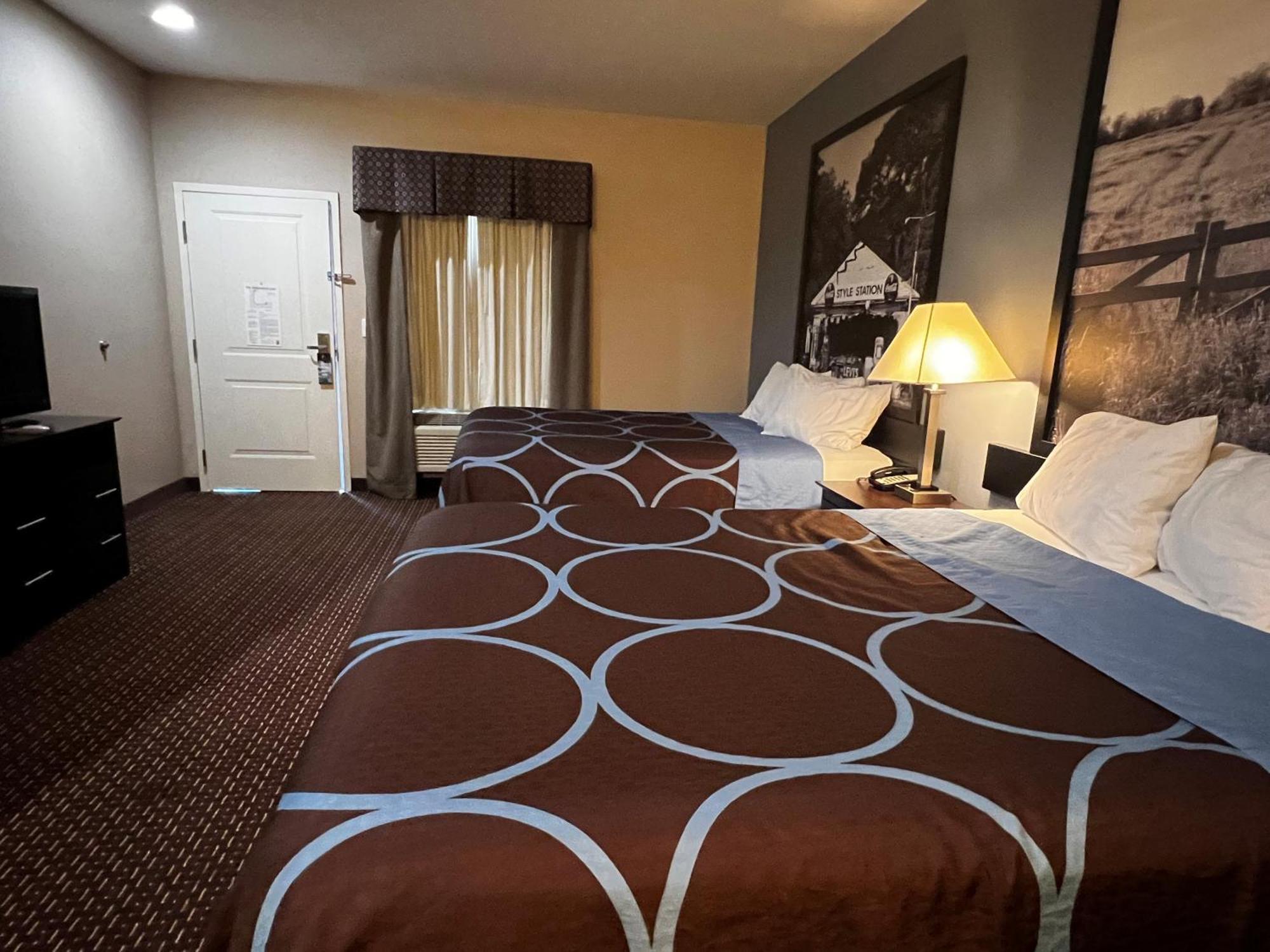 Super 8 By Wyndham Motel Center