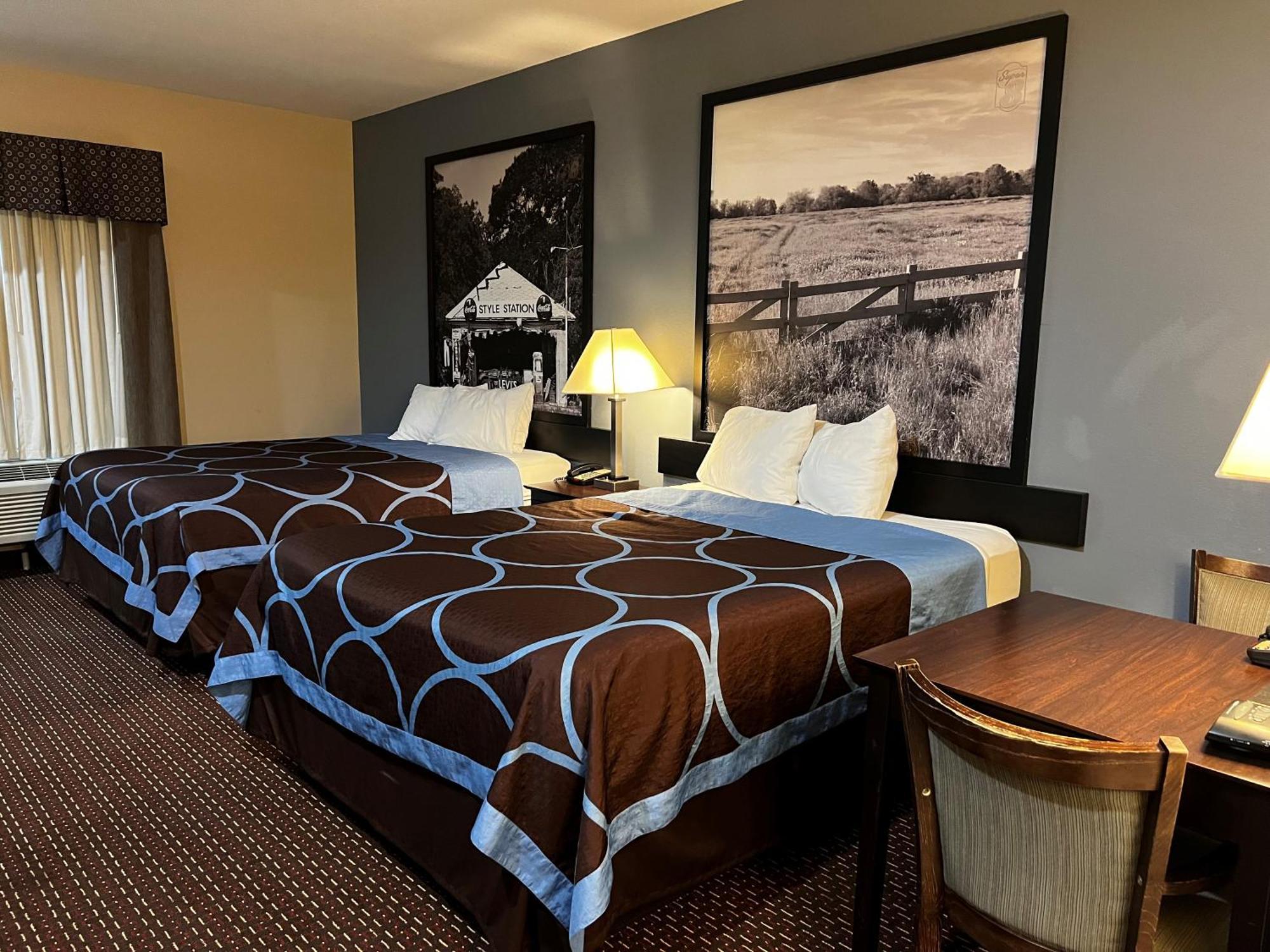 Super 8 By Wyndham Center